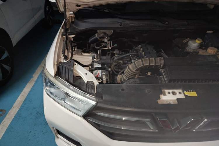 Used Wuling Hongguang 2018 1.5L S Standard Version L2B Engine Bay Right