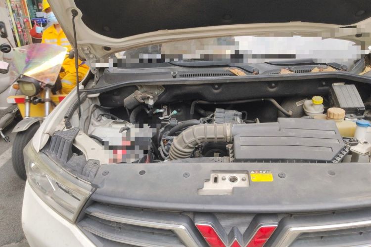Used Wuling Hongguang 2018 1.5L S Comfort Model L2B Engine Bay Right