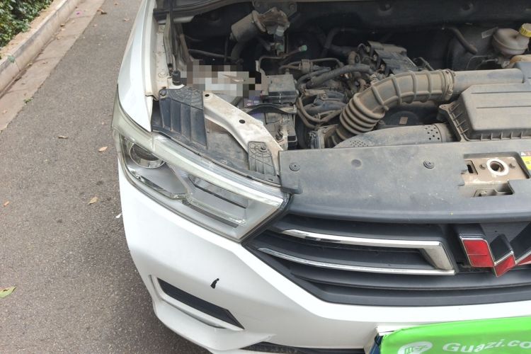 Used Wuling Hongguang 2018 1.5L S Comfort Model L2B Engine Bay Right