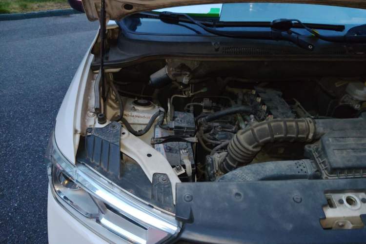 Used Wuling Hongguang 2018 1.5L S Standard Version L2B Engine Bay Right
