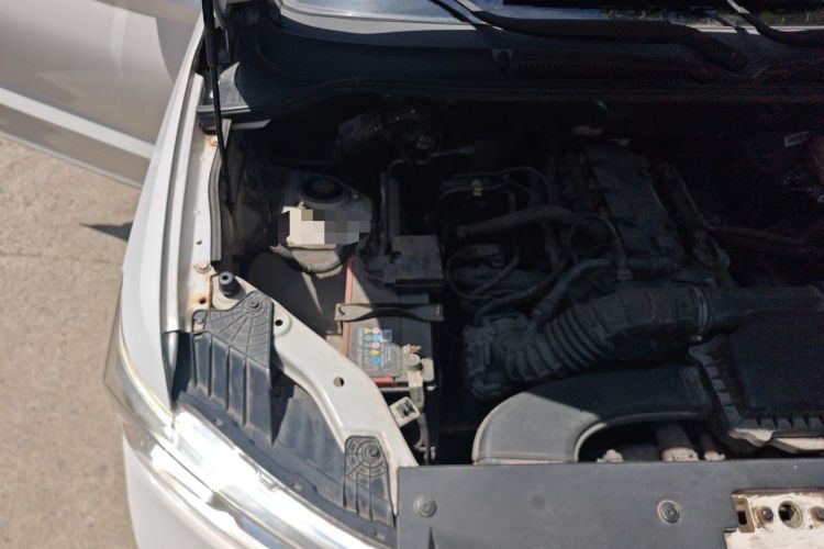Used Wuling Hongguang 2018 1.5L S Comfort Model L2B Engine Bay Right
