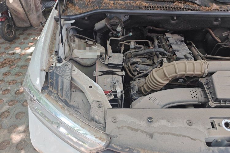 Used Wuling Hongguang 2018 1.5L S Standard Version L2B Engine Bay Right