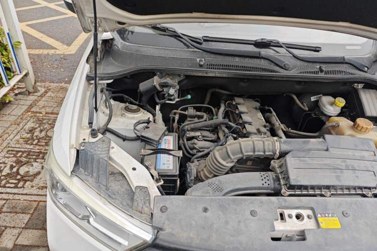 Used Wuling Hongguang 2018 1.5L S Comfort Model L2B Engine Bay Right