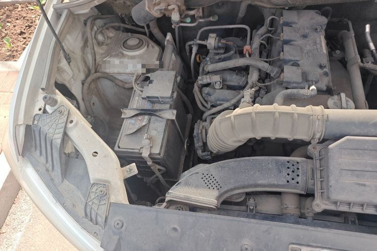 Used Wuling Hongguang 2018 1.5L S Comfort Model L2B Engine Bay Right