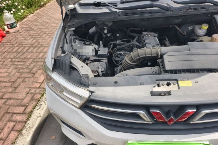 Used Wuling Hongguang 2018 1.5L S Standard Version L2B Engine Bay Right