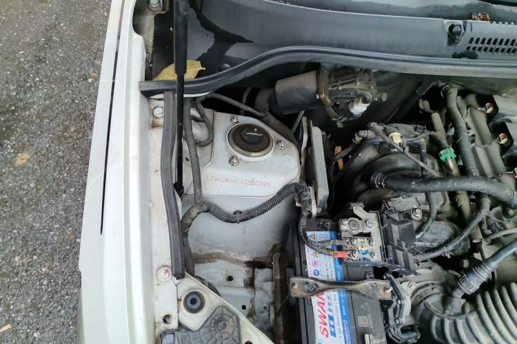 Used Wuling Hongguang 2018 1.5L S Comfort Model L2B Engine Bay Right