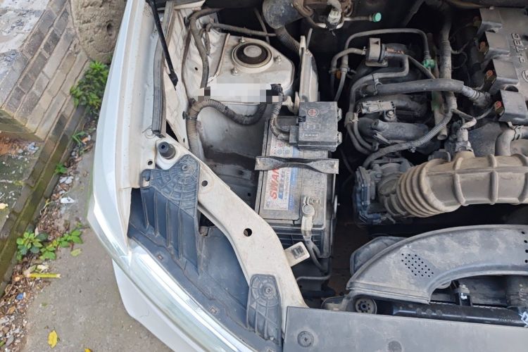 Used Wuling Hongguang 2018 1.5L S Comfort Model L2B Engine Bay Right