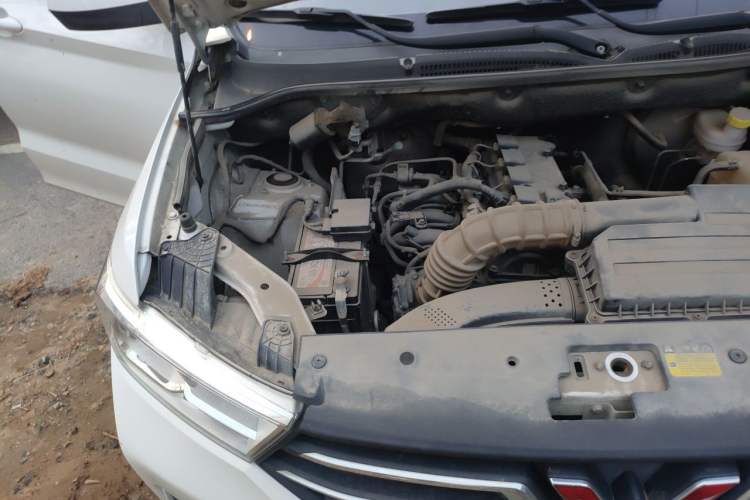 Used Wuling Hongguang 2018 1.5L S Standard Version L2B Engine Bay Right