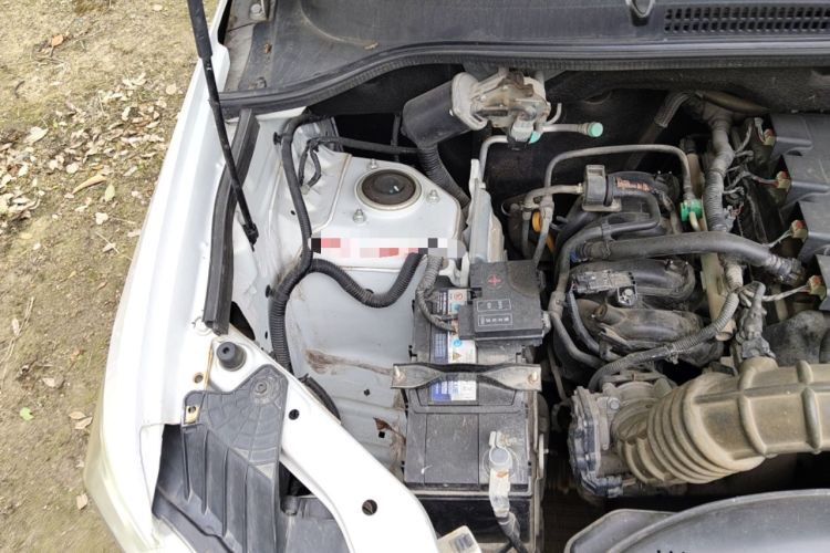 Used Wuling Hongguang 2018 1.5L S Comfort Model L2B Engine Bay Right