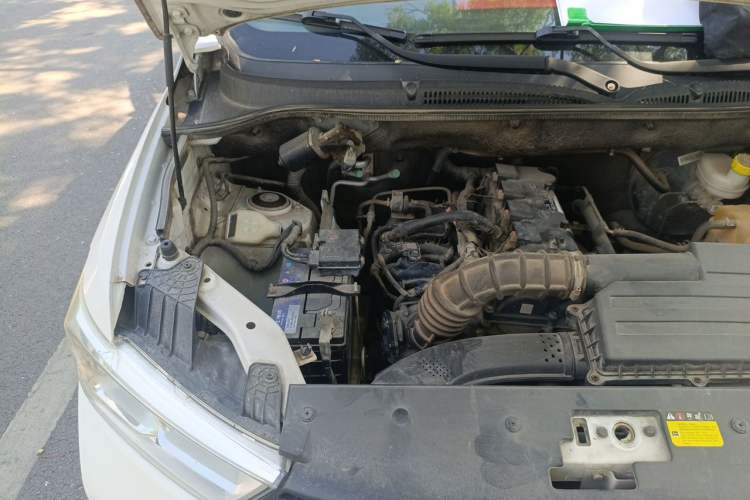Used Wuling Hongguang 2018 1.5L S Comfort Model L2B Engine Bay Right