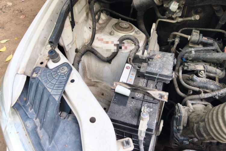 Used Wuling Hongguang 2018 1.5L S Comfort Model L2B Engine Bay Right