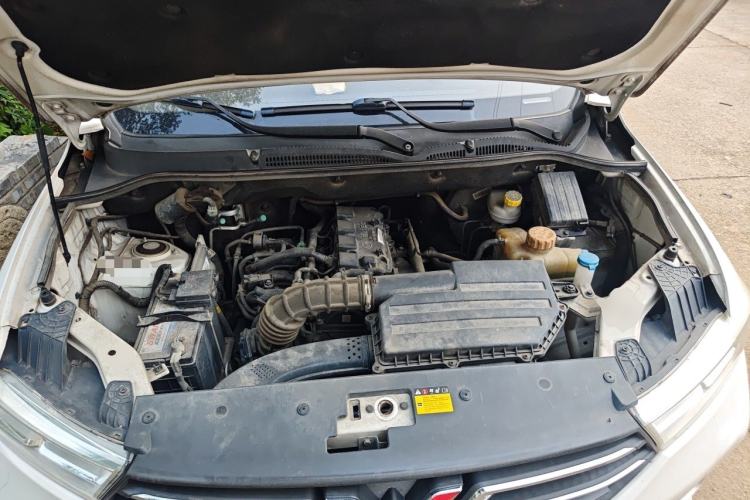 Used Wuling Hongguang 2018 1.5L S Comfort Model L2B Engine Bay