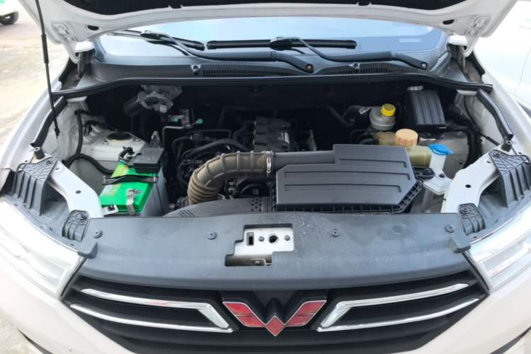 Used Wuling Hongguang 2018 1.5L S Comfort Model L2B Engine Bay