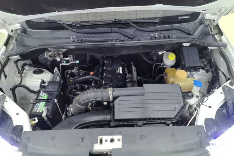 Used Wuling Hongguang 2018 1.5L S Comfort Model L2B Engine Bay