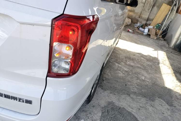 Used Wuling Hongguang 2018 1.5L S Standard Version L2B Exterior 1