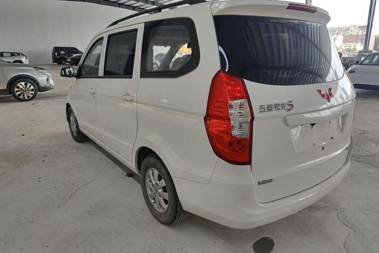 Used Wuling Hongguang 2018 1.5L Classic S Standard Model Exterior 2