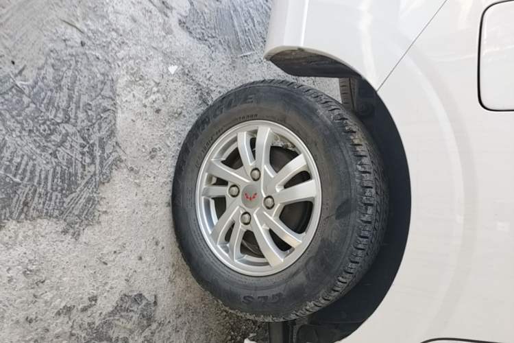 Used Wuling Hongguang 2018 1.5L S Standard Version L2B Exterior 3