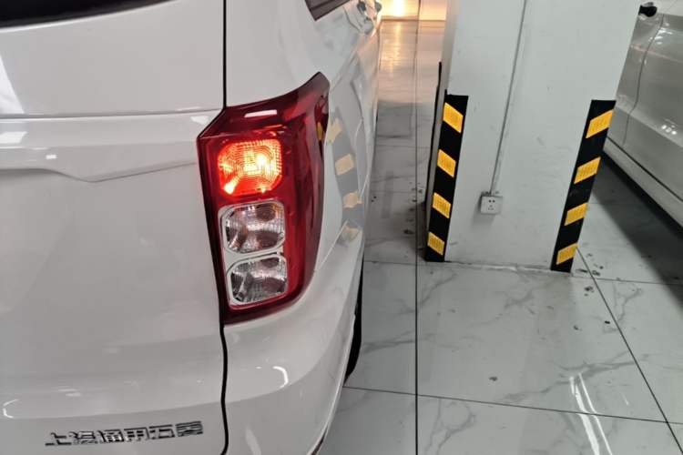 Used Wuling Hongguang 2018 1.5L S Comfort Model L2B Exterior 3