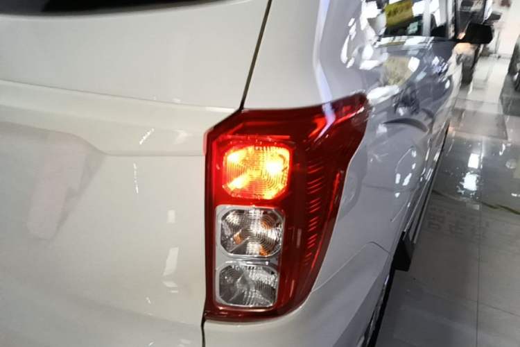Used Wuling Hongguang 2018 1.5L S Comfort Model L2B Exterior 3
