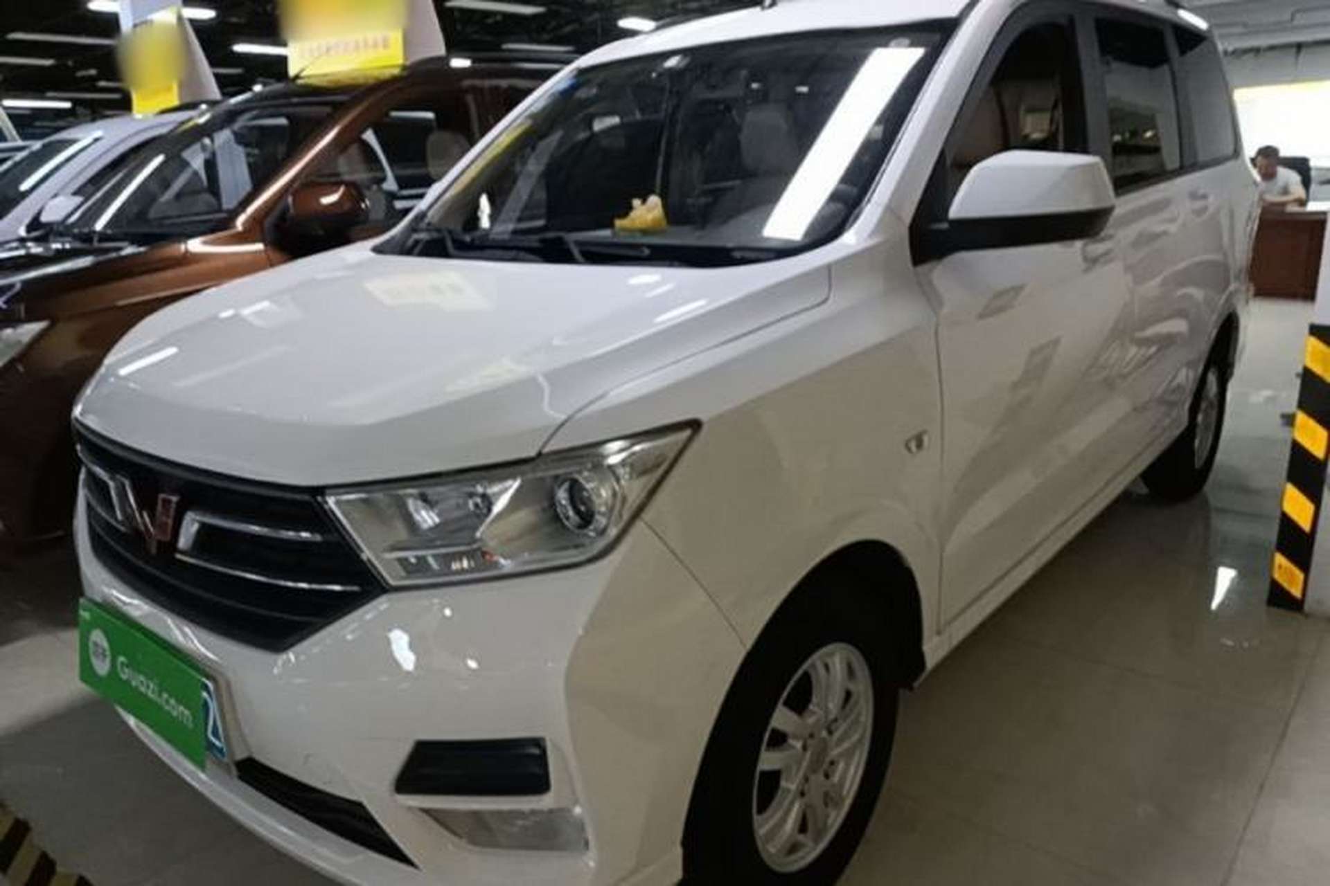 Used Wuling Hongguang 2018 1.5L S Comfort Model L2B Front Left 45 Deg