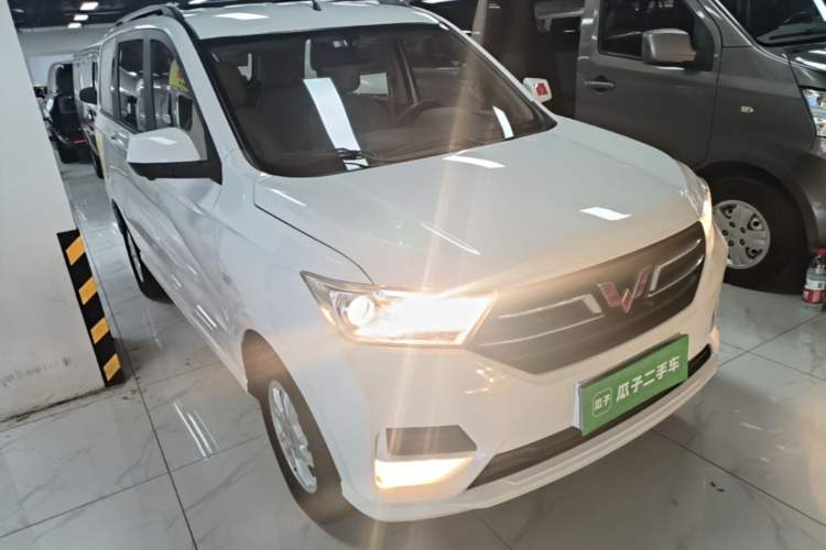 Used Wuling Hongguang 2018 1.5L S Comfort Model L2B Front Right 45 Deg