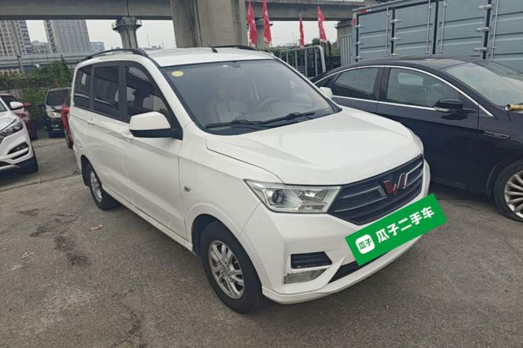 Used Wuling Hongguang 2018 1.5L S Comfort Model L2B Front Right 45 Deg