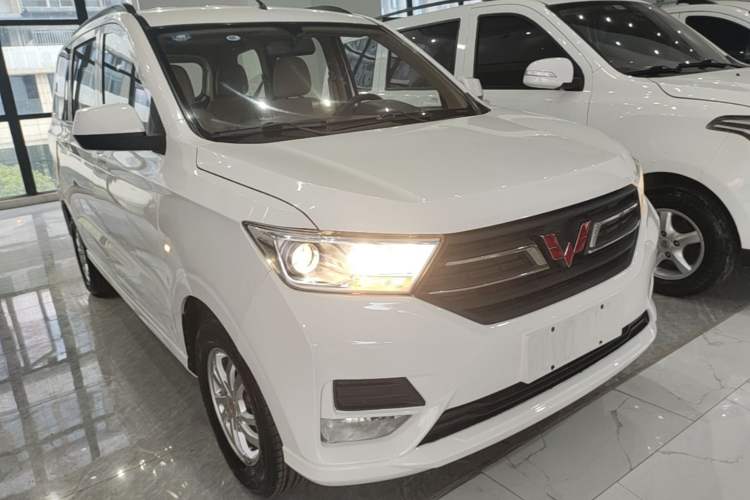Used Wuling Hongguang 2018 1.5L S Standard Version L2B Front Right 45 Deg