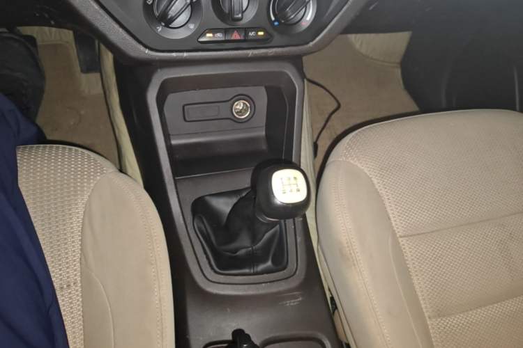 Used Wuling Hongguang 2018 1.5L S Standard Version L2B Gear Lever