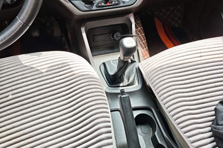 Used Wuling Hongguang 2018 1.5L S Standard Version L2B Gear Lever