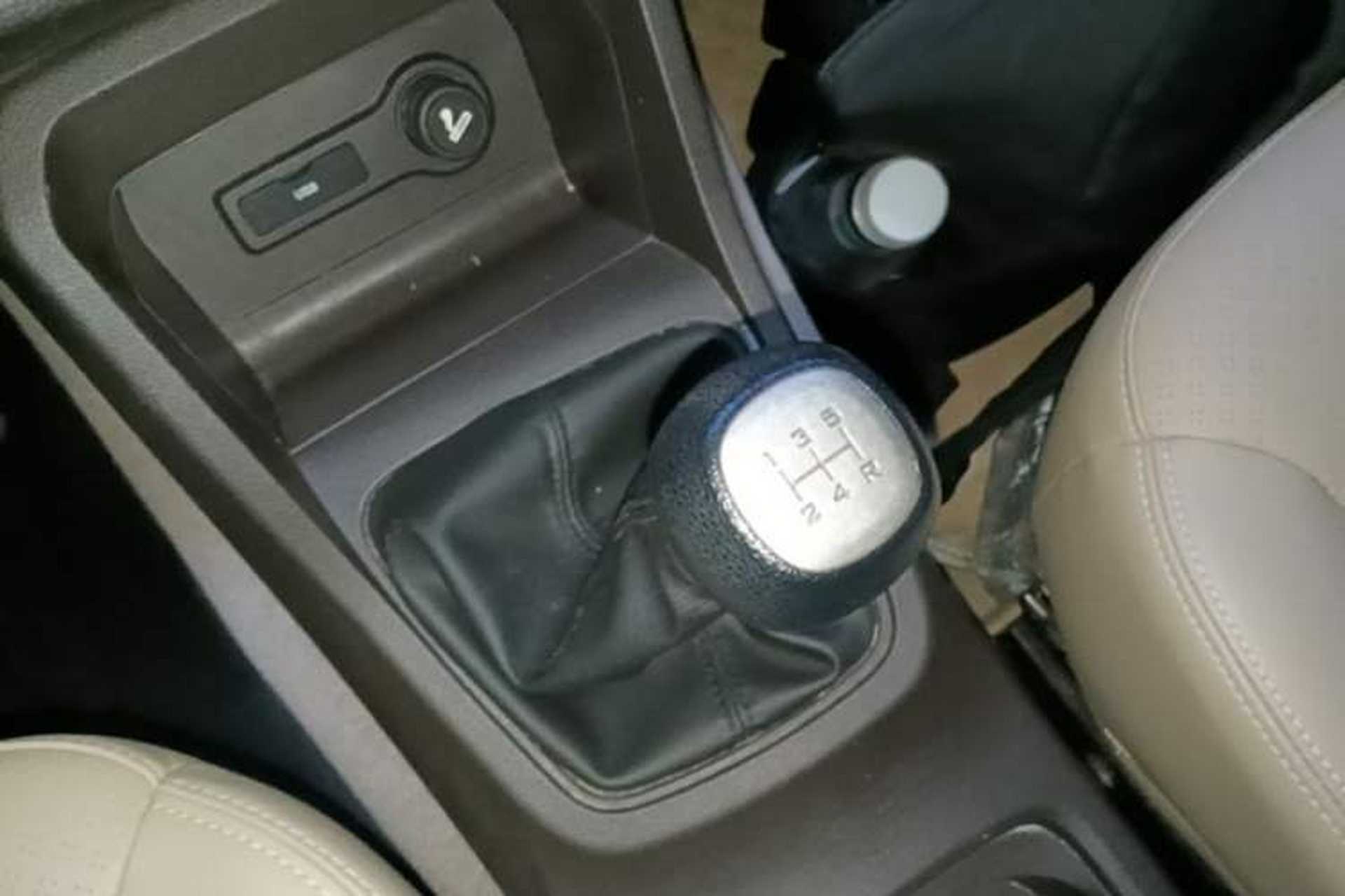 Used Wuling Hongguang 2018 1.5L S Comfort Model L2B Gear Lever