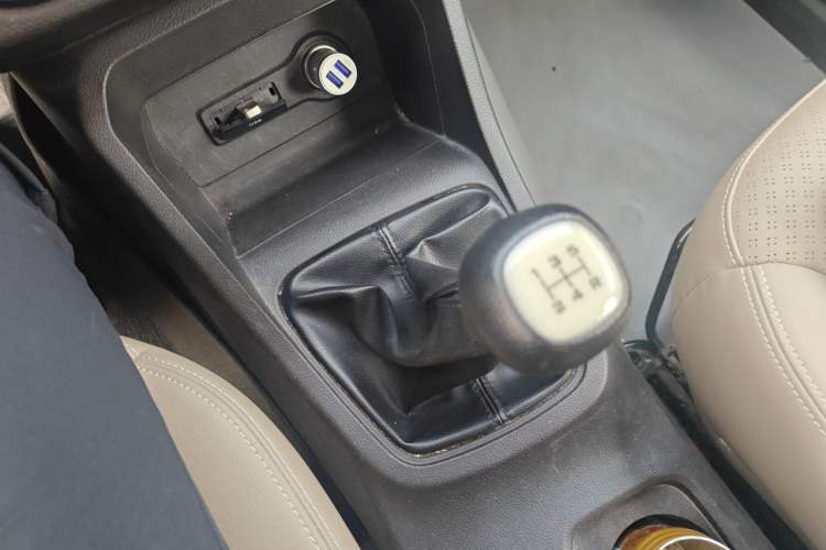 Used Wuling Hongguang 2018 1.5L S Comfort Model L2B Gear Lever