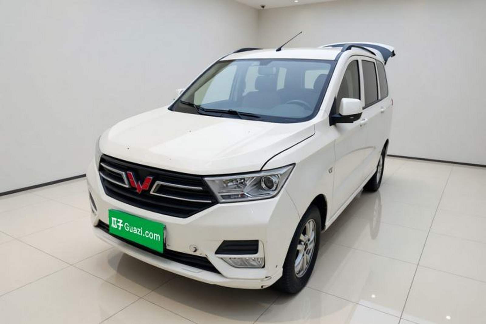 Фото Wuling с площадки