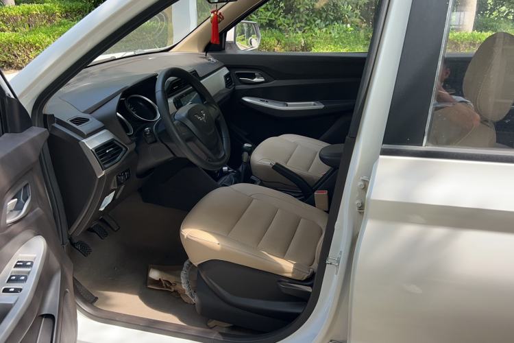 Used Wuling Hongguang 2018 1.5L S Standard Version L2B Interior 1