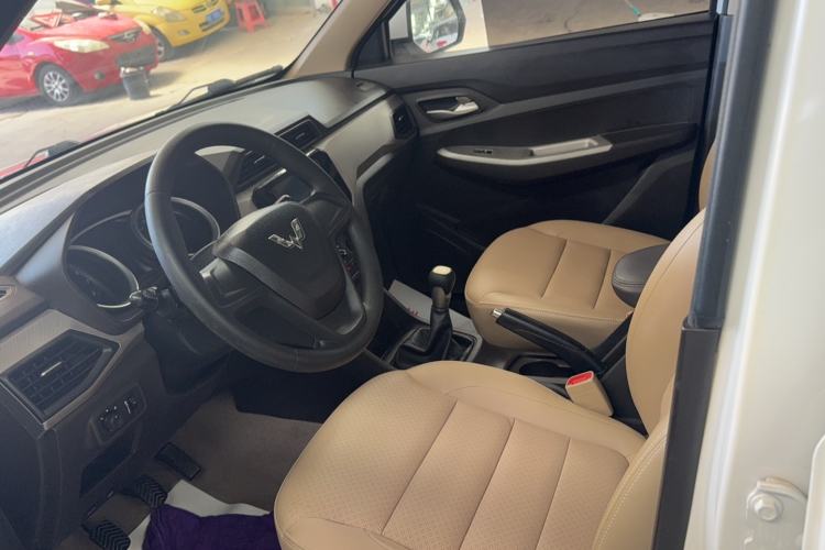 Used Wuling Hongguang 2018 1.5L S Comfort Model L2B Interior 1