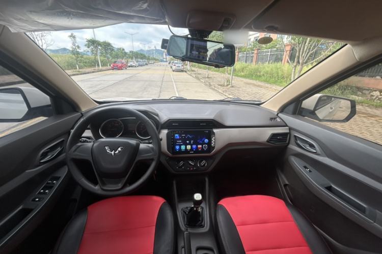 Used Wuling Hongguang 2018 1.5L S Standard Version L2B Interior 2