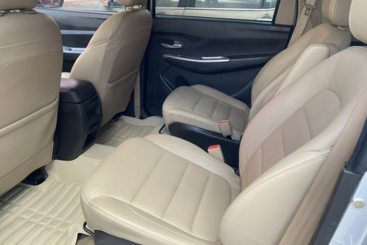 Used Wuling Hongguang 2018 1.5L S Comfort Model L2B Interior 3