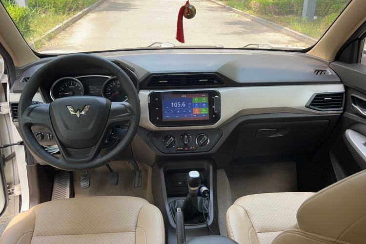 Used Wuling Hongguang 2018 1.5L S Standard Version L2B Interior 3