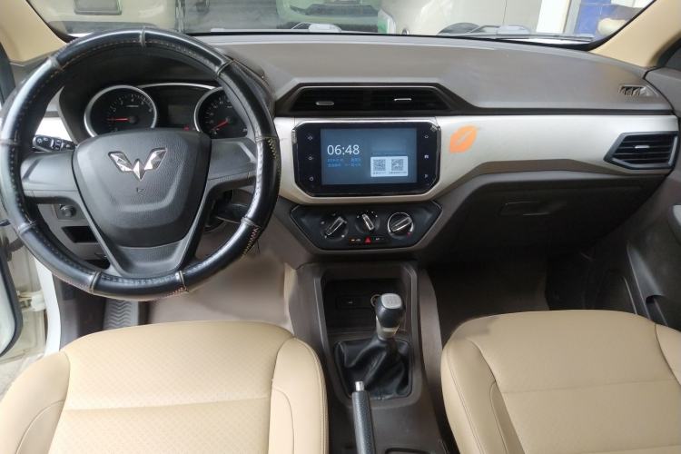 Used Wuling Hongguang 2018 1.5L S Comfort Model L2B Interior 3