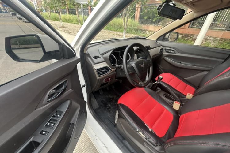 Used Wuling Hongguang 2018 1.5L S Standard Version L2B Interior 4
