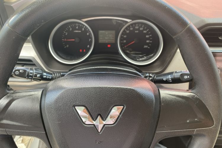 Used Wuling Hongguang 2018 1.5L S Comfort Model L2B Interior 4