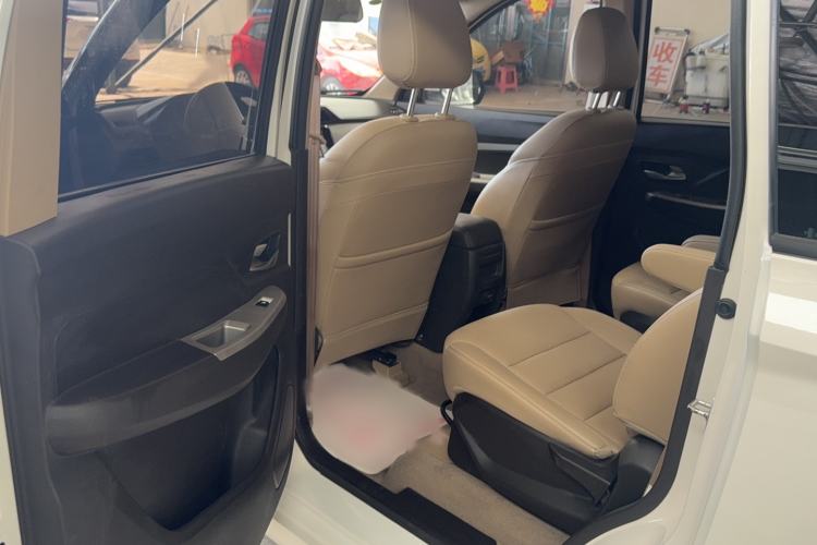 Used Wuling Hongguang 2018 1.5L S Comfort Model L2B Interior 4