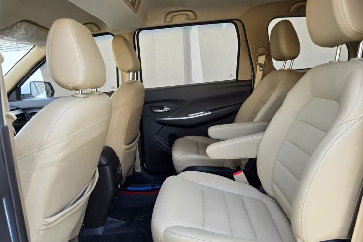 Used Wuling Hongguang 2018 1.5L S Comfort Model L2B Interior 4