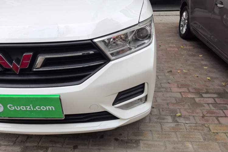 Used Wuling Hongguang 2018 1.5L S Standard Version L2B Left Front Headlight