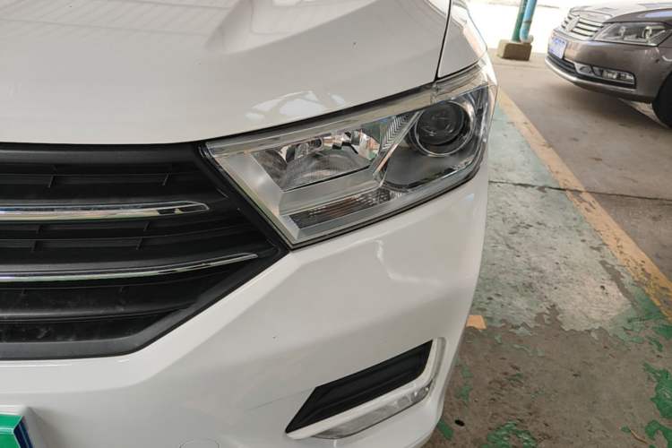 Used Wuling Hongguang 2018 1.5L S Standard Version L2B Left Front Headlight
