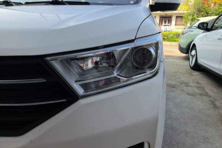 Used Wuling Hongguang 2018 1.5L S Comfort Model L2B Left Front Headlight