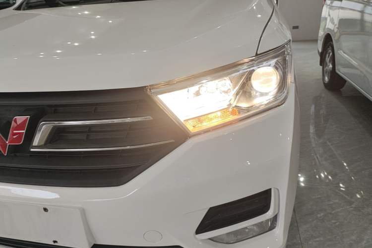 Used Wuling Hongguang 2018 1.5L S Standard Version L2B Left Front Headlight