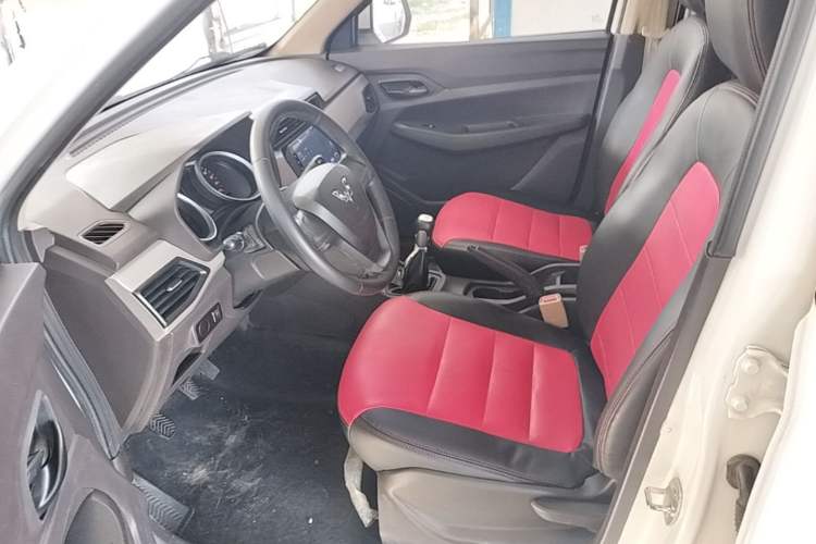 Used Wuling Hongguang 2018 1.5L S Standard Version L2B Left Front Seat