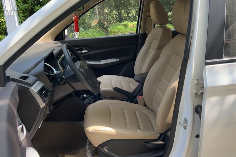 Used Wuling Hongguang 2018 1.5L S Standard Version L2B Left Front Seat