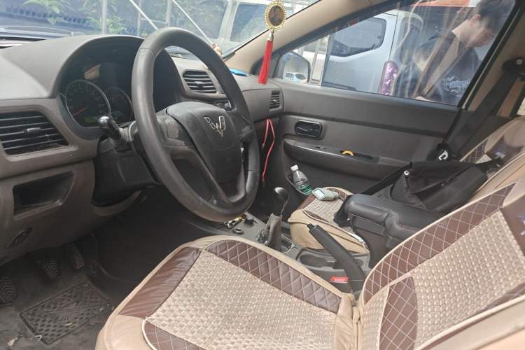 Used Wuling Hongguang 2018 1.5L Classic S Base Model Left Front Seat
