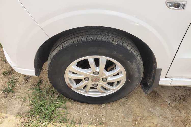 Used Wuling Hongguang 2018 1.5L S Comfort Model L2B Left Front Wheel Hub